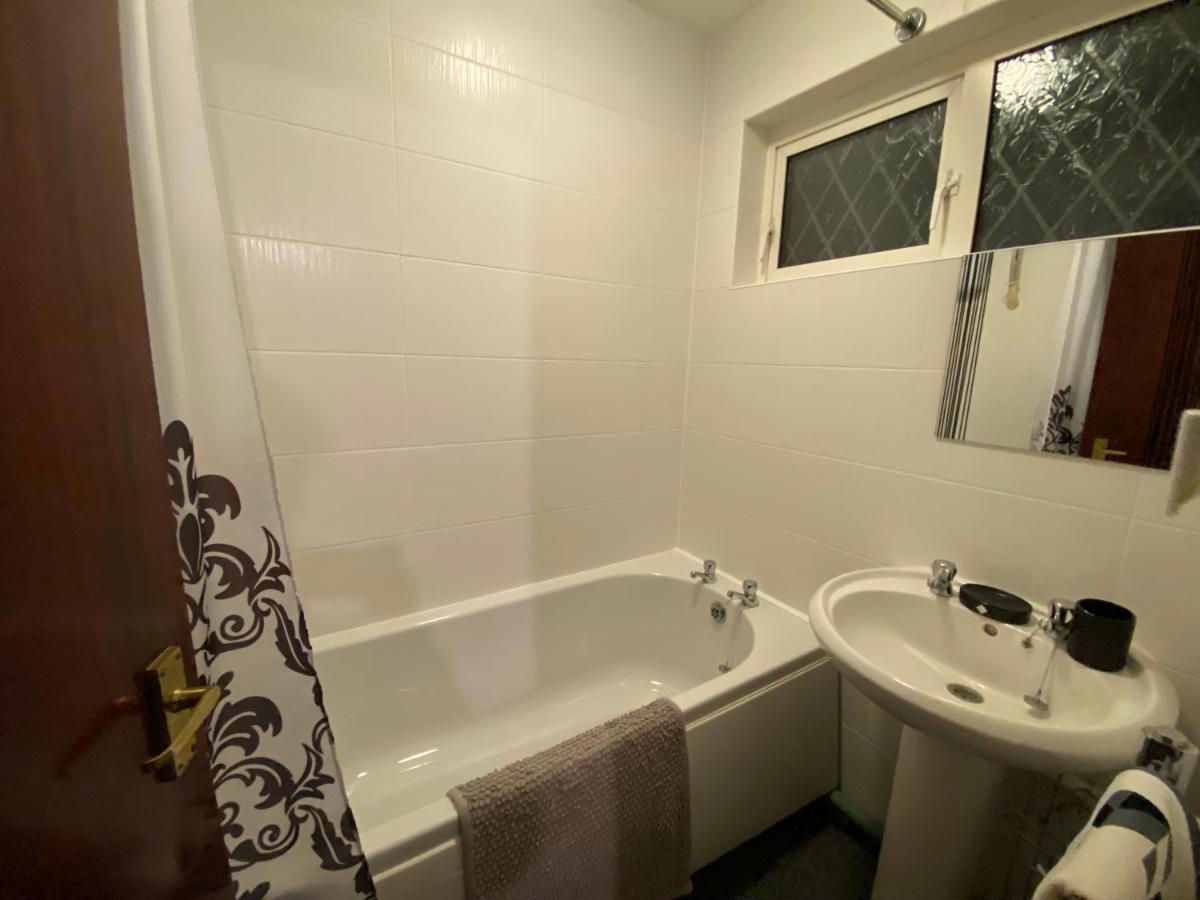 Serene 4Br In Harborne Close To Qe Hospital, Harborne Centre Birmingham Buitenkant foto